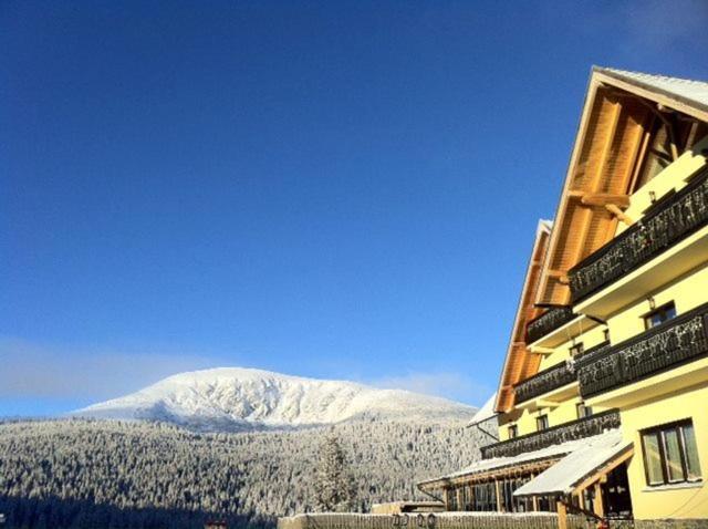 Resort Sf Petru Tau Bistra Bagian luar foto